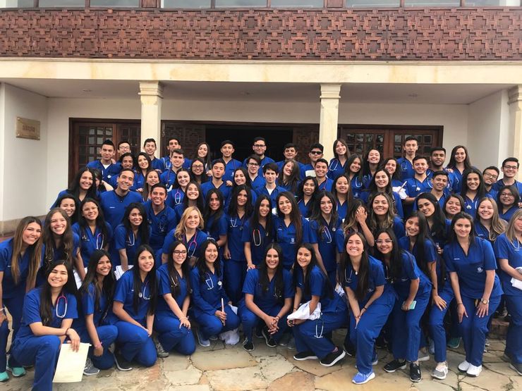 76 estudiantes avanzan para ejercer la medicina con Sello Sabana